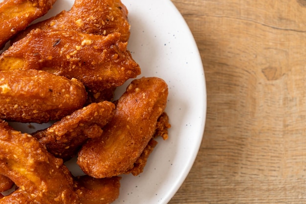 Palitos de patatas fritas en rodajas con sésamo - estilo de comida tailandesa