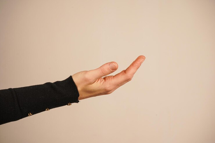 Foto una palma abierta hacia arriba transmite una sensación de dar y recibir este gesto representa la bondad la confianza o la voluntad de ayudar un símbolo universal de generosidad y cuidado