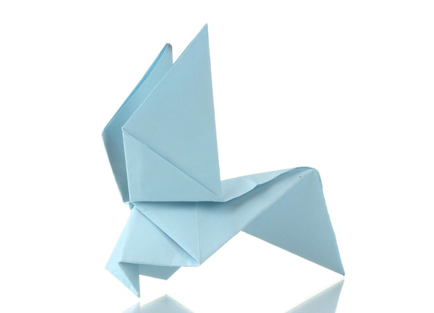 Paloma de origami del papel azul aislado en blanco