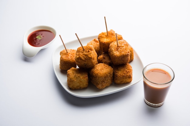 Las palomitas de maíz Crispy Paneer son un bocadillo y un aperitivo populares para las fiestas. enfoque selectivo