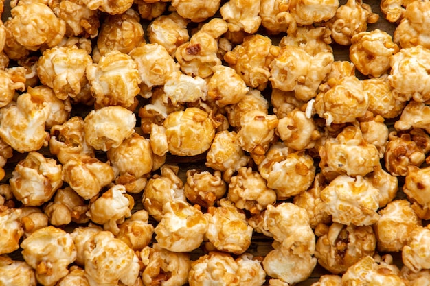 Palomitas de maíz dulce como fondo Maíz de caramelo de cerca