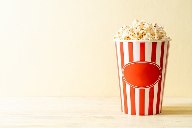 Palomitas de maíz de la película en balde