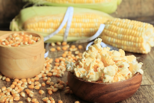 palomitas de maíz con semillas secas