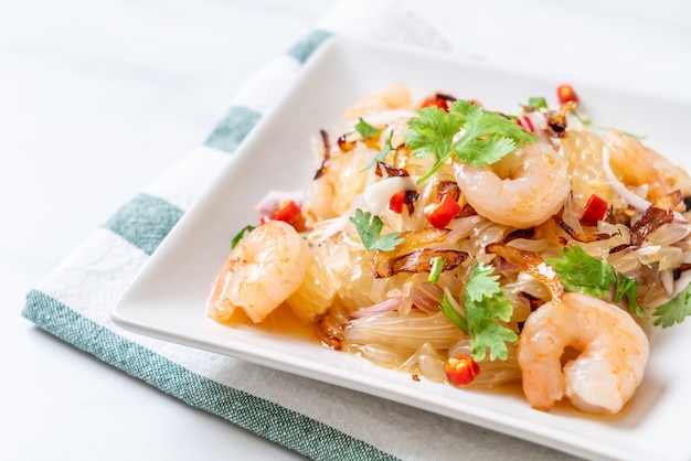 pamelo würziger salat mit garnelen oder garnelen