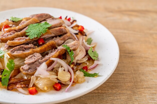 pamelo würziger salat mit gebratener ente