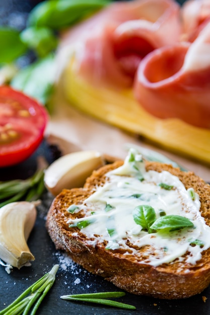 Pan de ajo con hierbas