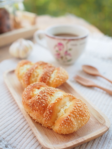 Pan de ajo en la mañana fresca