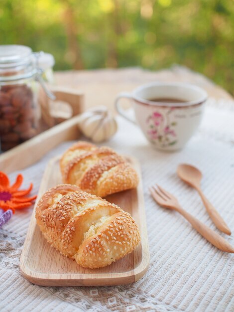 Pan de ajo en la mañana fresca