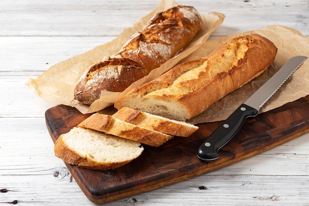 Pan Al Horno En Mesa De Madera