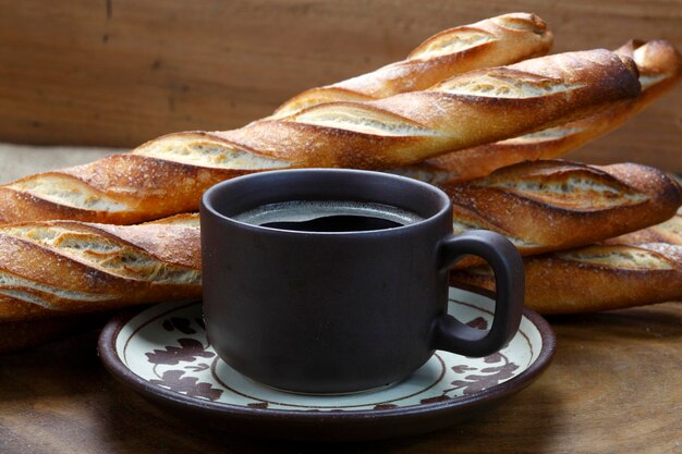 pan baguette y café en la panadería