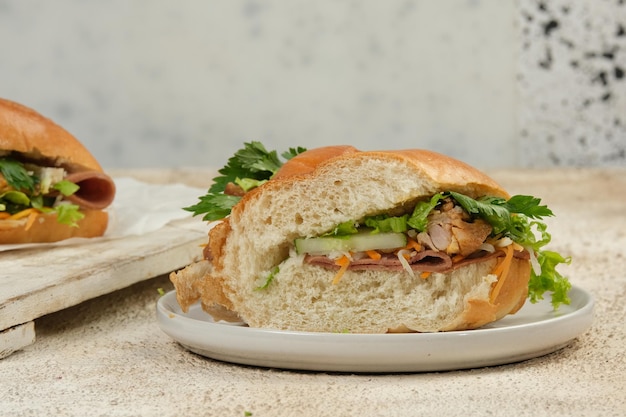 Foto pan bahn mi o sándwich vietnamita bahn mi es una comida vietnamita