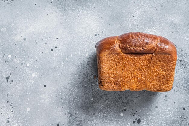 Pan Brioche trenzado al horno casero Fondo gris Vista superior Espacio de copia