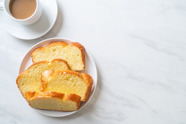 Pan de camote con café para el desayuno