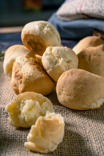 Pan casero de yuca y queso llamado chipa Pan de queso clásico de Argentina