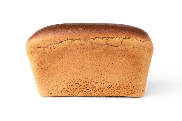 Pan de centeno aislado.