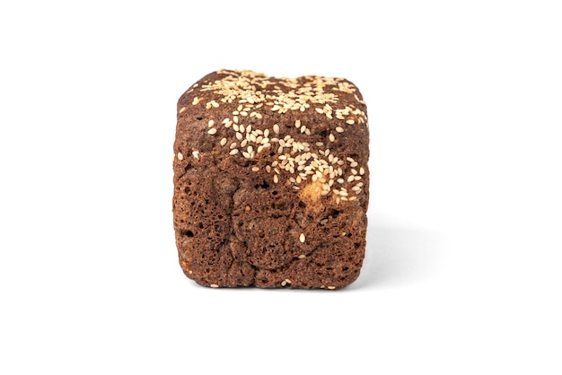 Pan de centeno aislado.