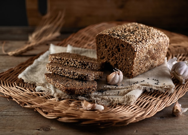 Pan de centeno casero con semillas de sésamo