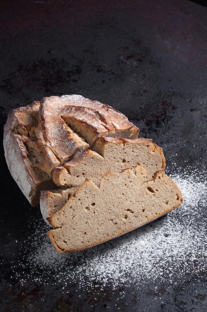 Pan de centeno en rodajas