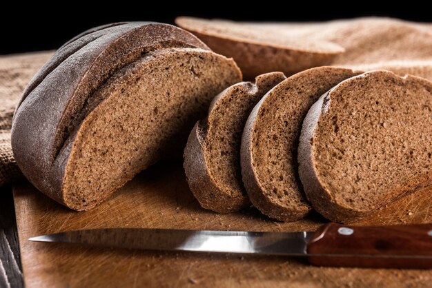 Pan de centeno en rodajas