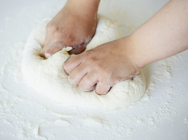 Pan cocinando amasado