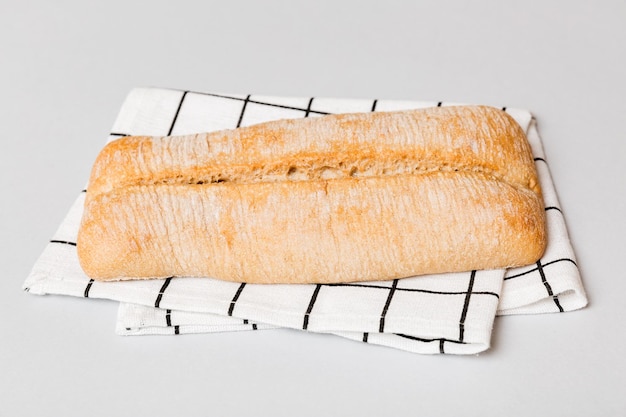 Foto pan crujiente casero fresco en la vista superior de la servilleta pan sin levadura saludable pan francés vista superior productos de panadería