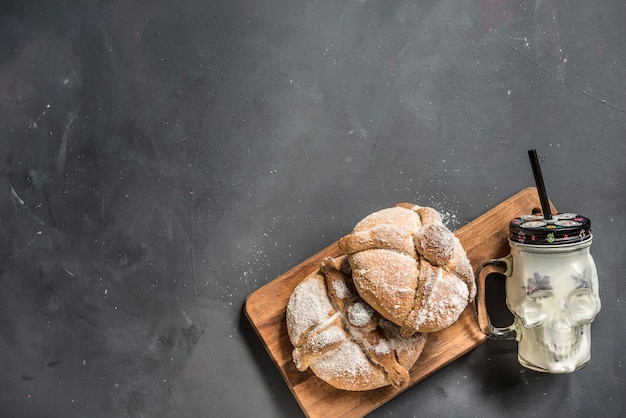 Pan de muerto preto