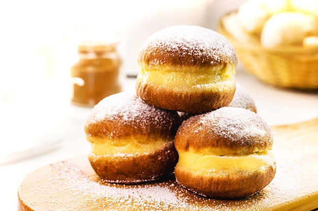 Pan dulce con crema de azúcar y huevo llamado donut frito brasileño llamado panadería quotdreamquot en Alemania se llama Berliner Eierlikor o KreppelEierlikor en Alemania