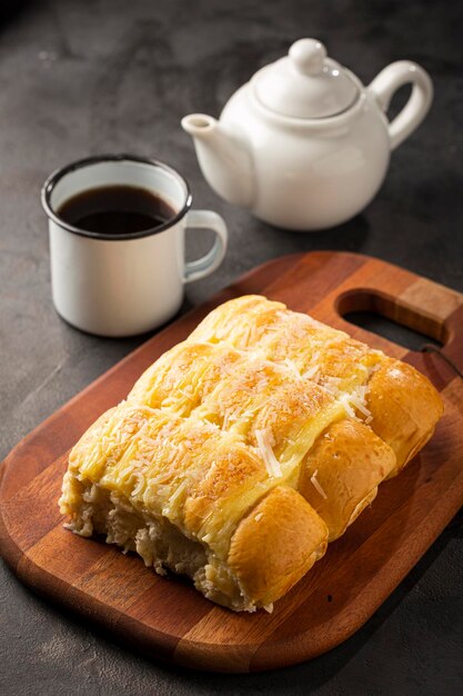 Pan dulce con crema y coco.