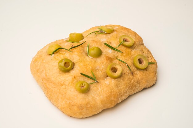 Foto pan focaccia de ajo y romero fácil