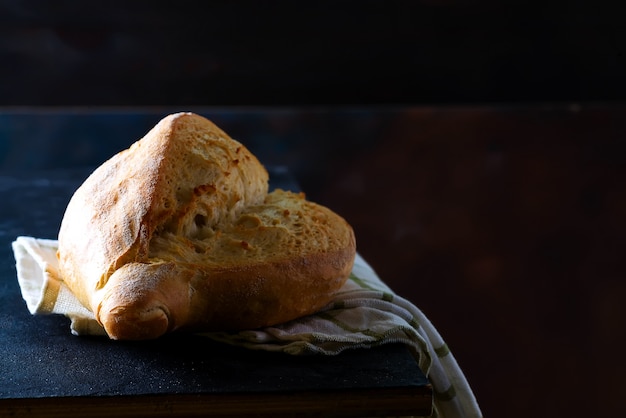 Pan francés casero con servilleta