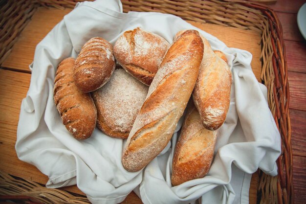 Pan francés croissant panadería baguettes restaurante comida gourmet