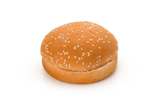 Pan de hamburguesa sobre fondo blanco aislado