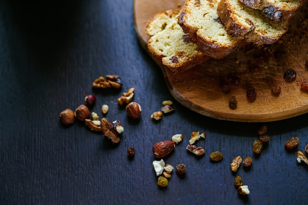 Pan horneado con pasas y nueces