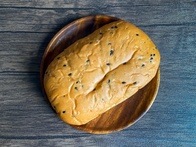 Pan integral en la mesa listo para comer