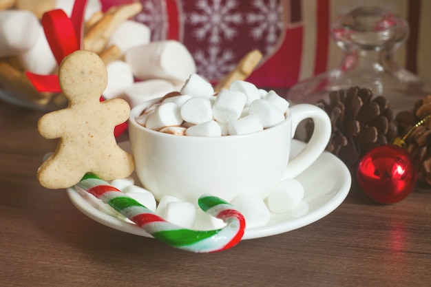 Foto pan de jengibre y bastón de caramelo navideño