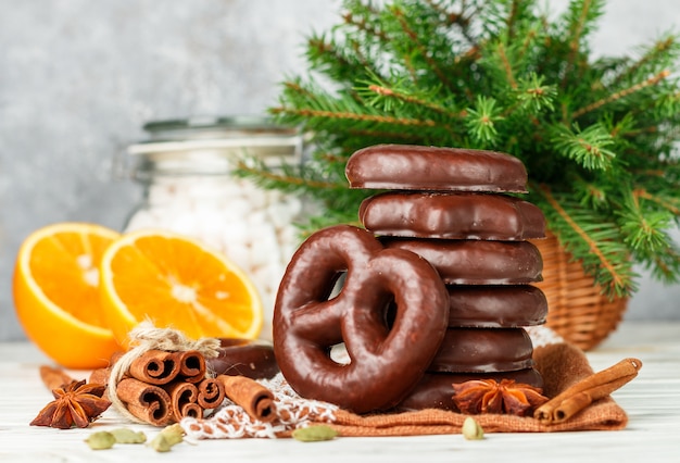 Pan de jengibre de chocolate navideño