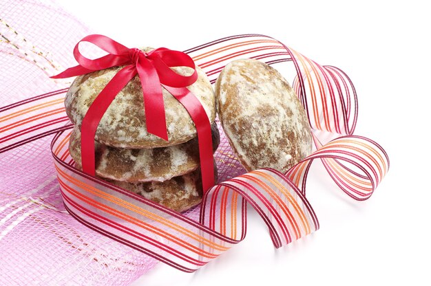 Pan de jengibre de Navidad dulce con cinta en blanco