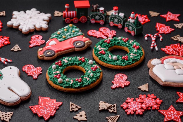 Pan de jengibre navideño Deliciosas galletas de jengibre con miel, jengibre y canela Composición de invierno