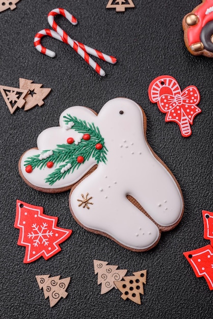 Pan de jengibre navideño Deliciosas galletas de jengibre con miel, jengibre y canela Composición de invierno