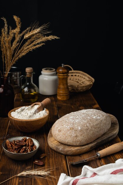 Pan de masa fermentada casero listo para hornear,