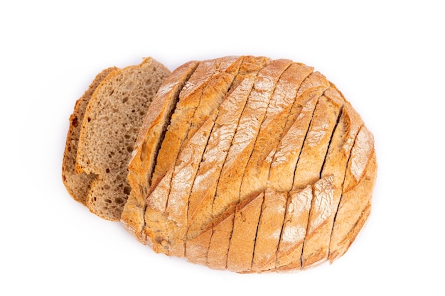 Pan de masa fermentada sobre un fondo blanco Nombre turco eksi maya ekmegi