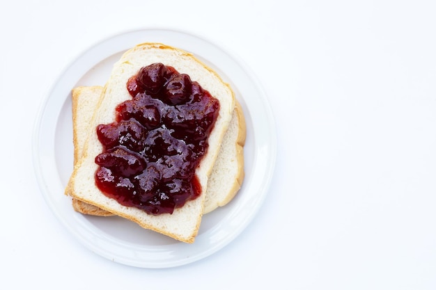 Pan de molde con mermelada de fresa