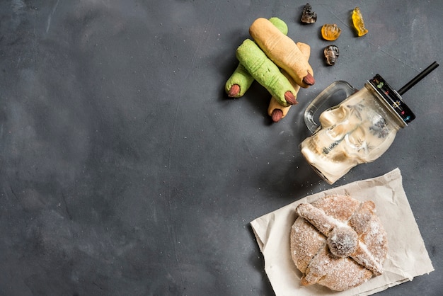 Pan de muerto fondo negro