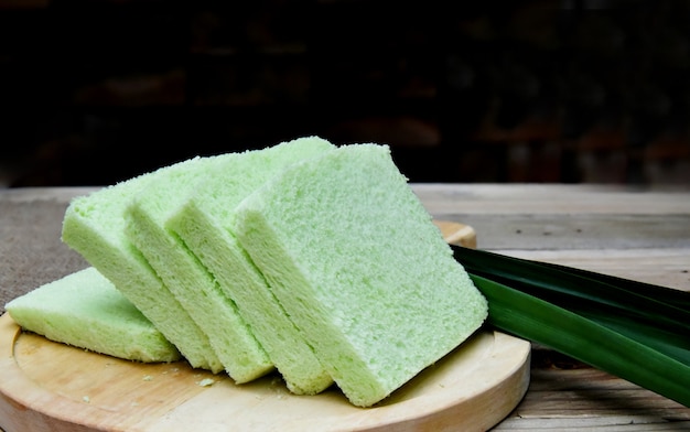 Pan pandan en un plato