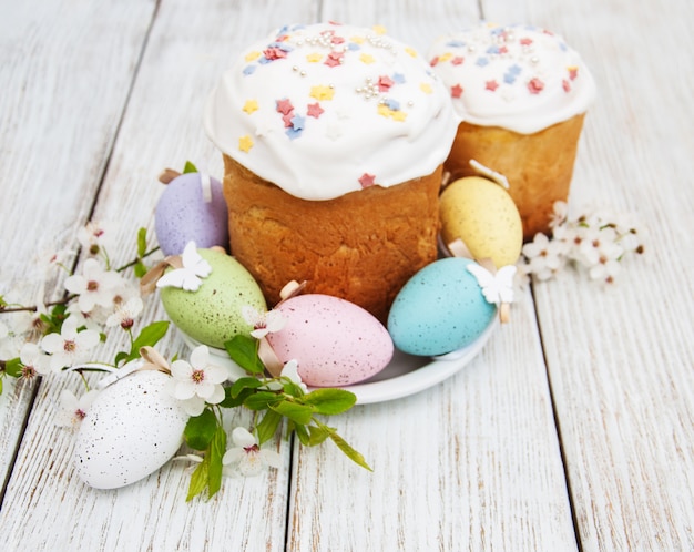 Pan de pascua y huevos