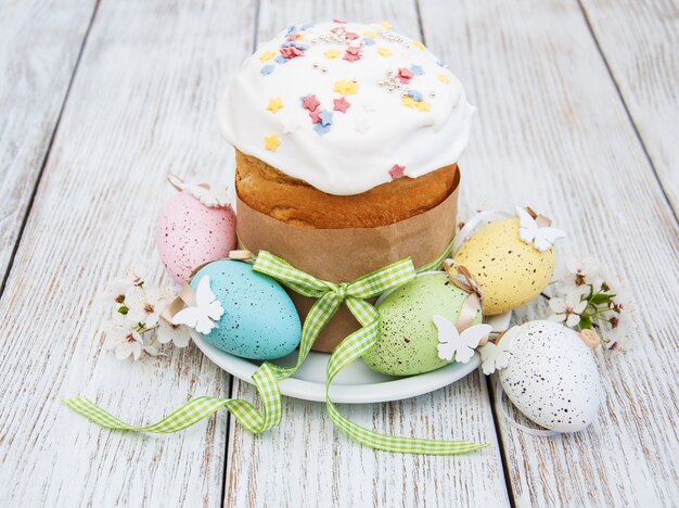 Pan de pascua y huevos