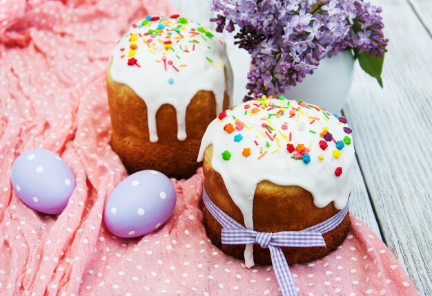 Pan de pascua y huevos