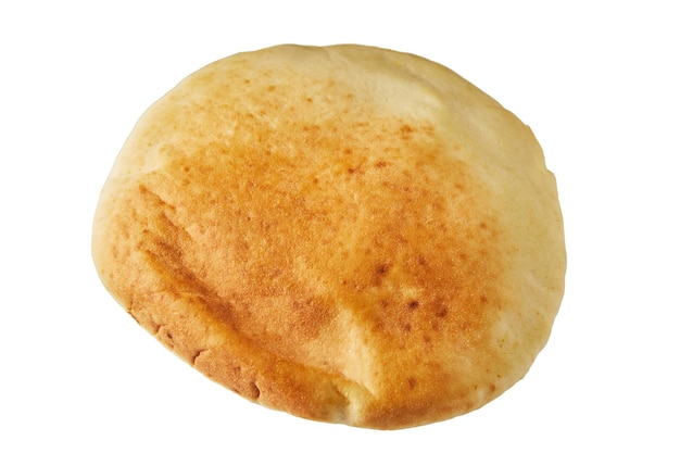 Pan pita aislado sobre un fondo blanco.