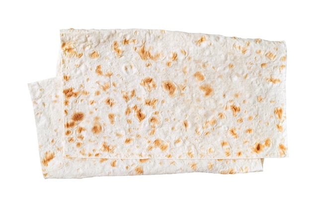 Pan de pita fino aislado sobre fondo blanco.