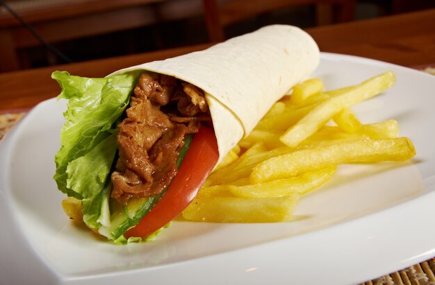 Pan pita turco con carne y verdura